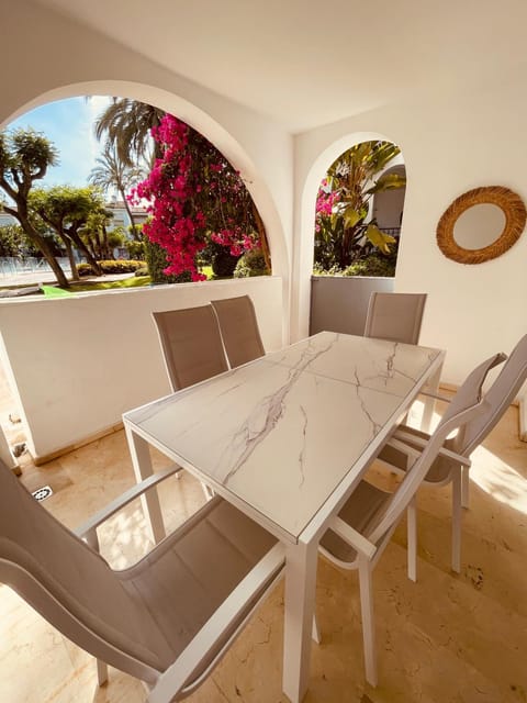 Patio, Dining area, Garden view