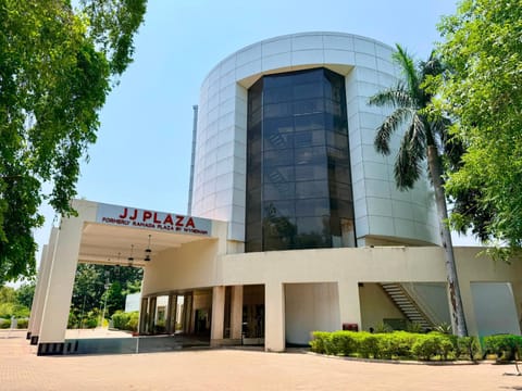 Property building, Day
