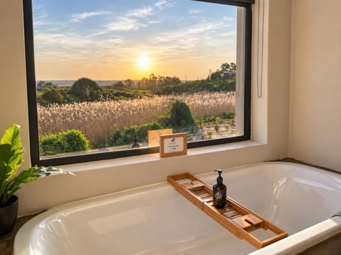 Bathroom, View (from property/room), View (from property/room), Sunset, Bath