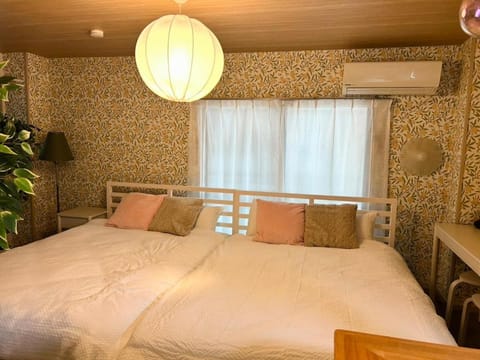 Bed, Living room, Bedroom, air conditioner