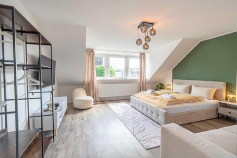 Bed, Photo of the whole room, Seating area, Bedroom