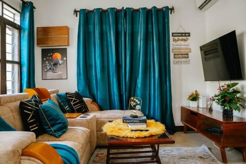 Communal lounge/ TV room, TV and multimedia, Living room, Seating area