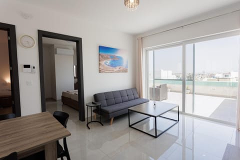 Natural landscape, View (from property/room), Living room, Photo of the whole room, Seating area, Dining area