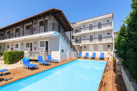 Swimming pool, Swimming pool