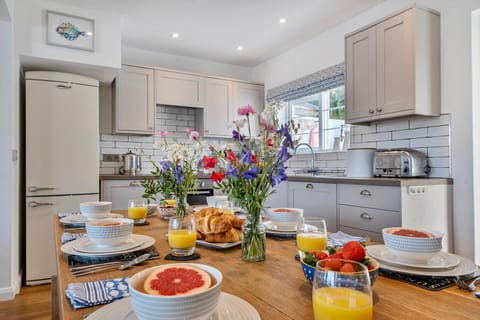 Kitchen or kitchenette, Dining area, oven, stove, toaster, kitchen