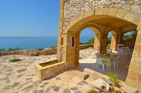 Facade/entrance, Balcony/Terrace, Sea view