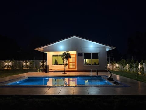 Property building, Swimming pool