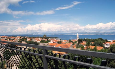 City view, Sea view