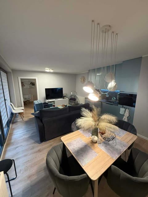 TV and multimedia, Kitchen or kitchenette, Living room, Seating area, Dining area, Evening entertainment