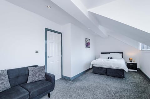 Bed, Photo of the whole room, Bedroom