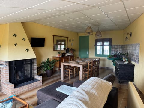 Communal lounge/ TV room, TV and multimedia, Living room, Seating area, Evening entertainment, fireplace