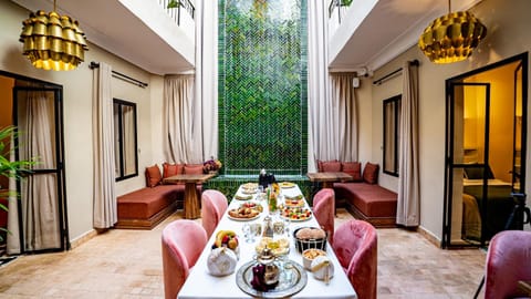 Massage, Living room, Food and drinks, Dining area, Food, Breakfast, Drinks, Internal: Not applicable to any particular room