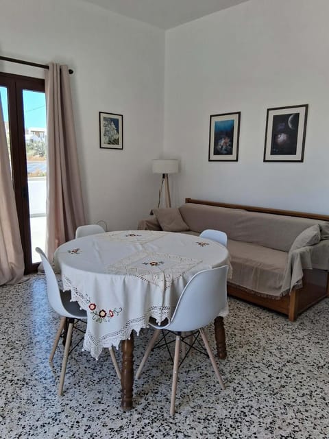 Bed, Living room
