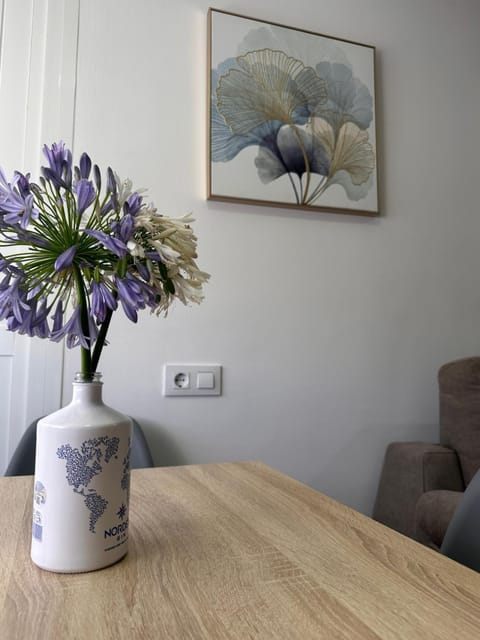 Living room, Decorative detail, Seating area, Dining area