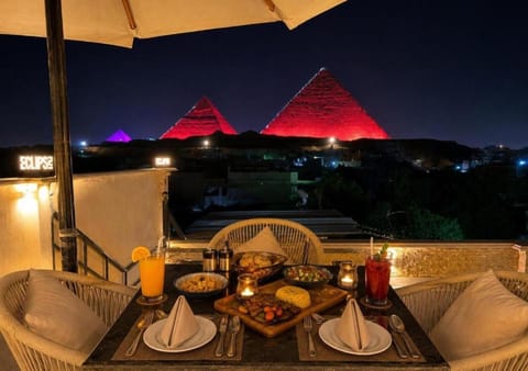 Restaurant/places to eat, Night, View (from property/room), Balcony/Terrace, Food and drinks, Seating area, Dining area, Food, Drinks, Certificate/Award