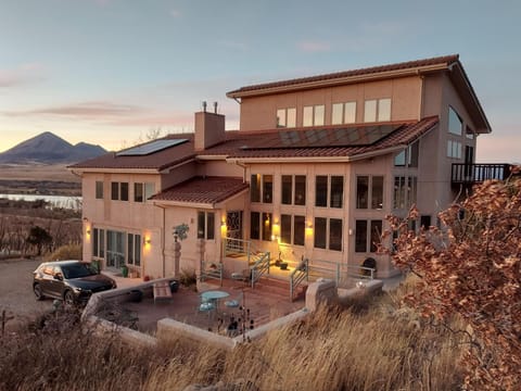 Property building, Natural landscape, Lake view, Mountain view, Parking