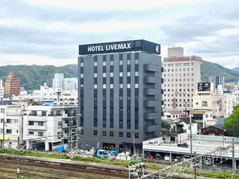 Property building, Day