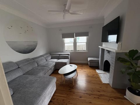 Living room, Seating area, fireplace