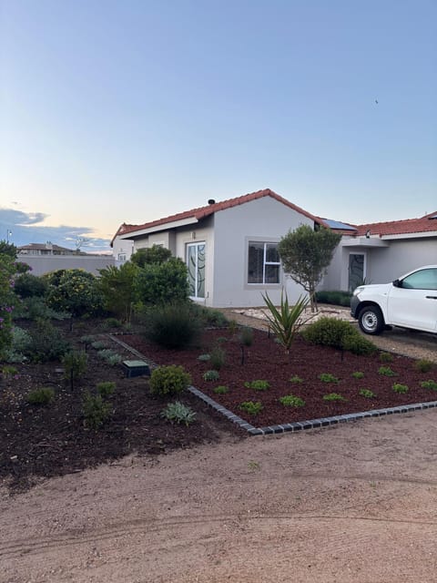 Property building, Garden view, Parking