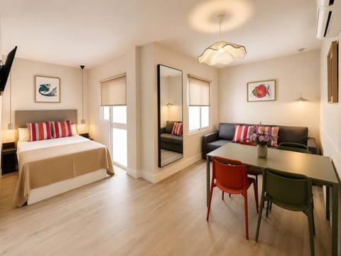 Bed, TV and multimedia, Living room, Photo of the whole room, Dining area, Bedroom, internet, internet, wardrobe, air conditioner, air conditioner