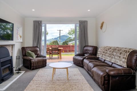 TV and multimedia, Living room, Seating area, internet