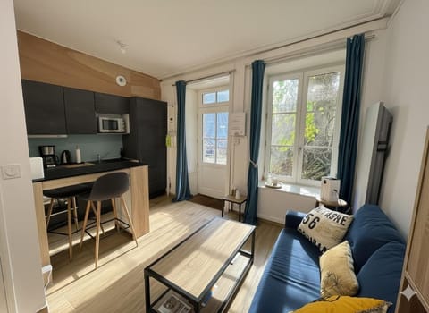Kitchen or kitchenette, Living room, Seating area