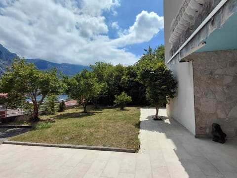 Property building, Natural landscape, Garden, Garden view, Mountain view