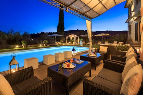 Patio, Bird's eye view, Garden, Garden view, Mountain view, Pool view, Swimming pool, Alcoholic drinks