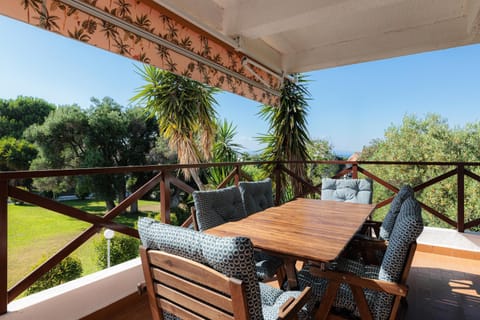 Natural landscape, View (from property/room), Balcony/Terrace, Dining area