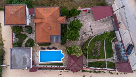Property building, Neighbourhood, Bird's eye view, Swimming pool