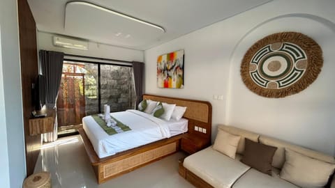 Bed, TV and multimedia, Photo of the whole room, Seating area, Bedroom, air conditioner