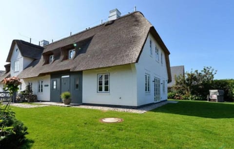Property building, Spring, Day, Garden, Garden view
