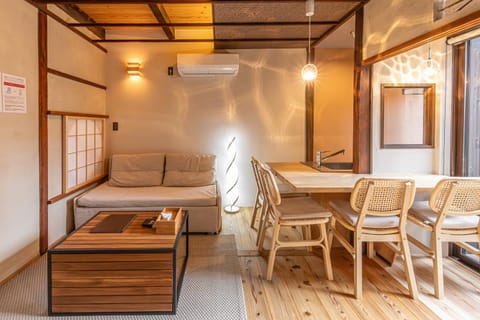 Living room, Seating area, Dining area, air conditioner