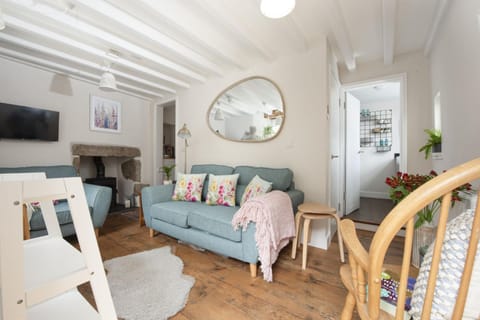 TV and multimedia, Living room, Seating area, fireplace, pet friendly, pet friendly