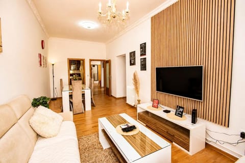 Communal lounge/ TV room, TV and multimedia, Living room, Seating area, Evening entertainment