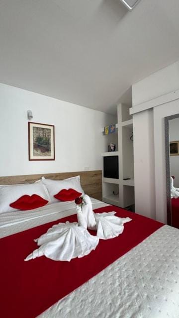 Property building, Bed, Bedroom, towels