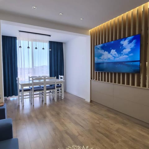 TV and multimedia, Living room, Seating area, Dining area
