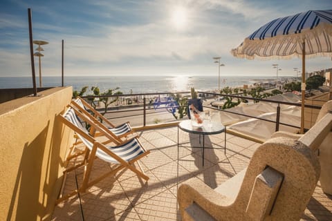 Balcony/Terrace, Beach, Sea view, sunbed