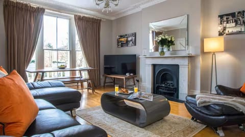 TV and multimedia, Living room, Seating area, flat iron