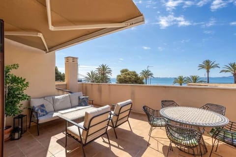View (from property/room), Balcony/Terrace, Sea view, sunbed
