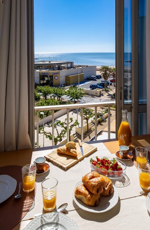 Patio, Day, Natural landscape, Casino, Coffee/tea facilities, View (from property/room), Balcony/Terrace, Dining area, Beach, Windsurfing, On site, Sea view, Sea view, Breakfast, concierge, towels