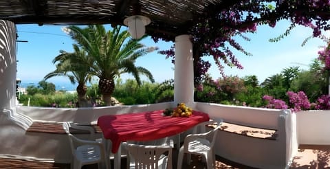 Property building, Balcony/Terrace, Living room