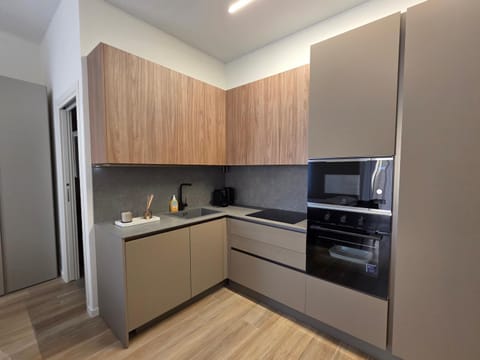 Kitchen or kitchenette, oven