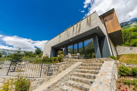 Property building, Spring, Day, Natural landscape, Garden, Garden view, Mountain view