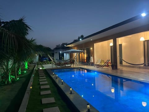 Night, Swimming pool