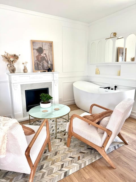 Hot Tub, Hot Tub, Bath, fireplace