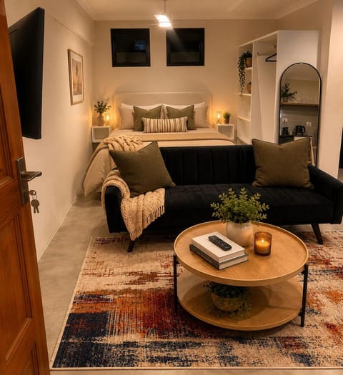 TV and multimedia, Living room, Seating area, Bedroom