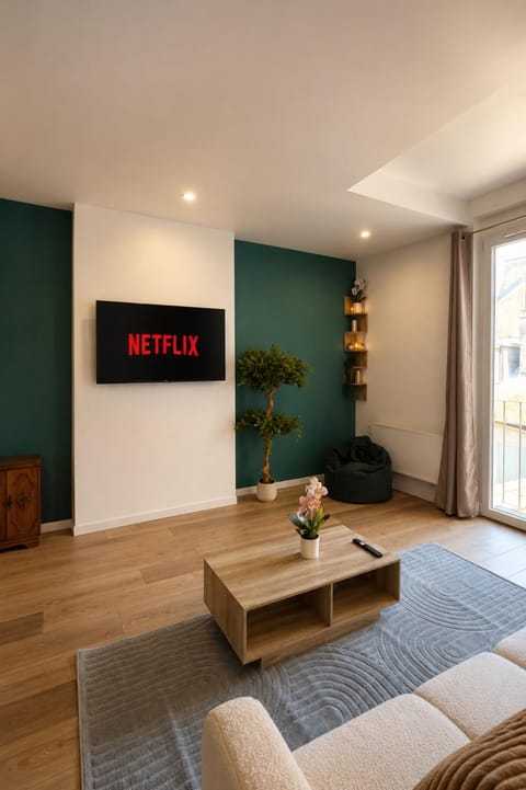 TV and multimedia, Living room, Seating area