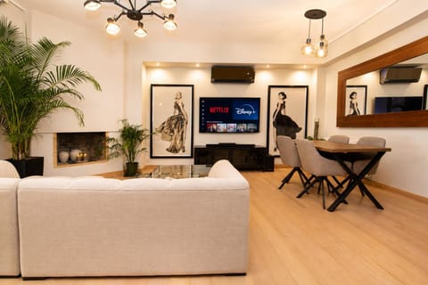 TV and multimedia, Living room, Seating area, Dining area, air conditioner