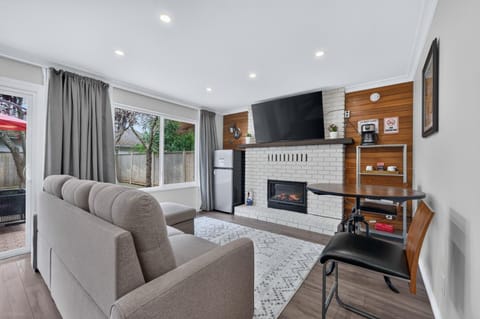 TV and multimedia, Coffee/tea facilities, Seating area, Dining area